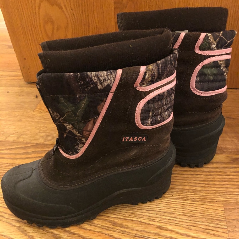 Camo snow boots